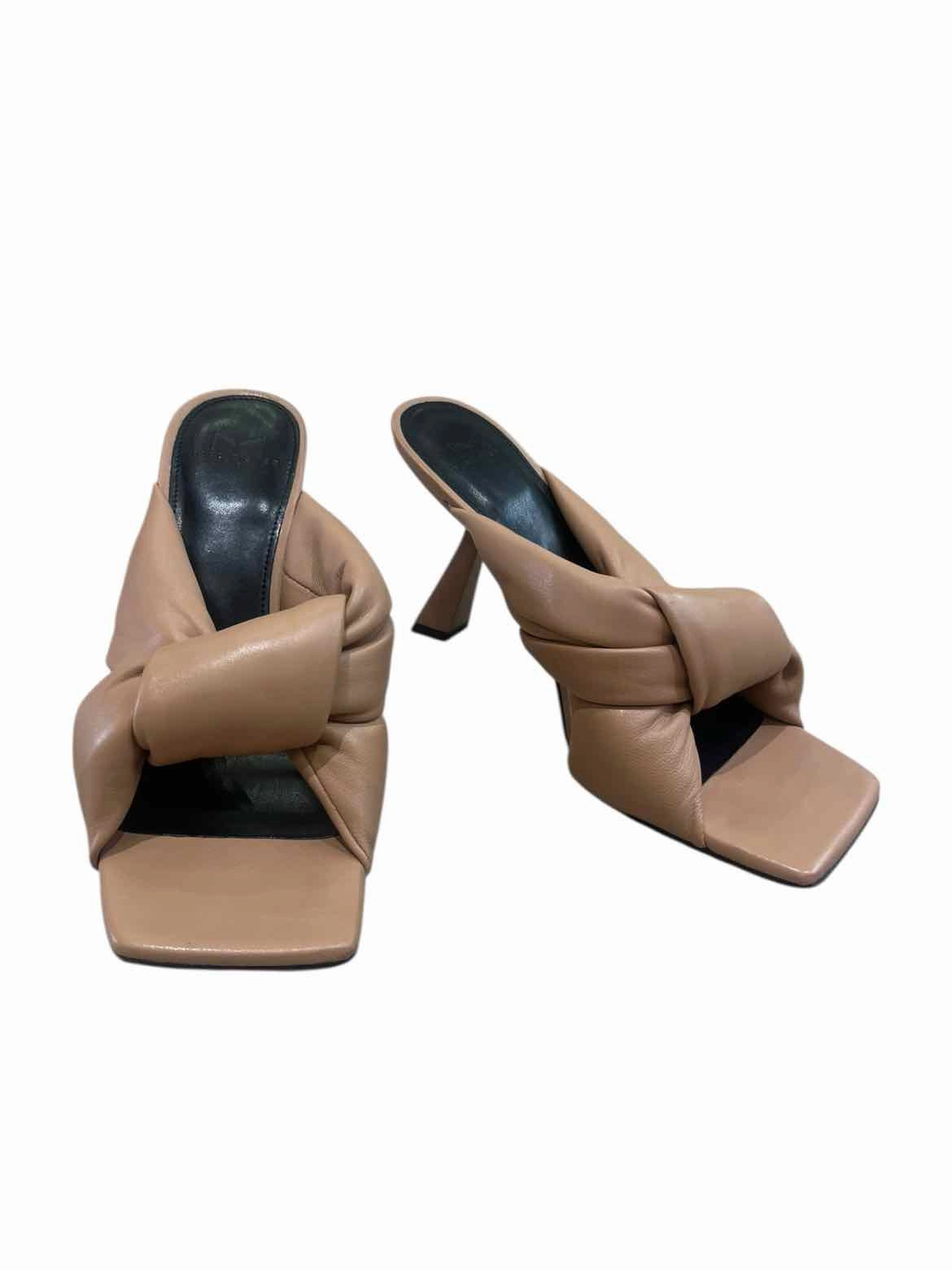 Marc Fisher Light Brown Size 9 Sandals